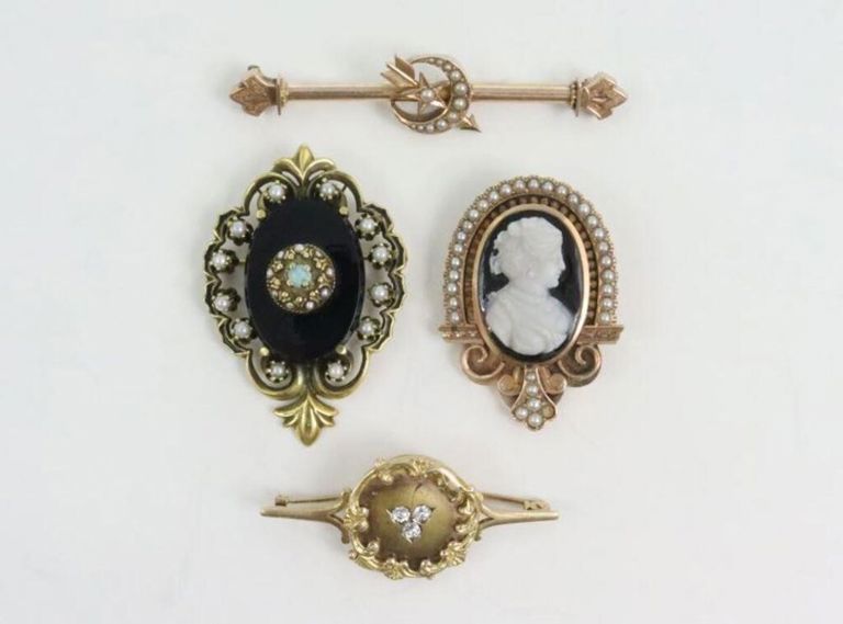 14k gold vintage pin set
