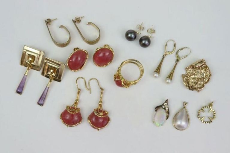 18k and 14k gold jewelry group