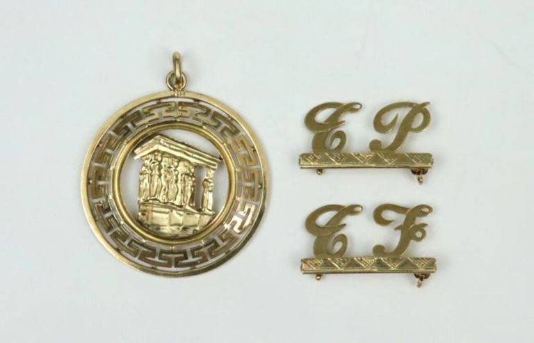 18k gold pin and pendant set