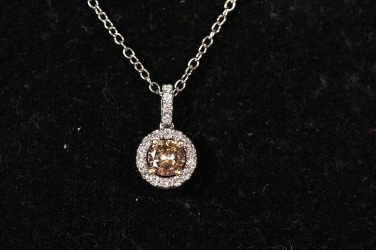 18k white gold diamond pendant on necklace