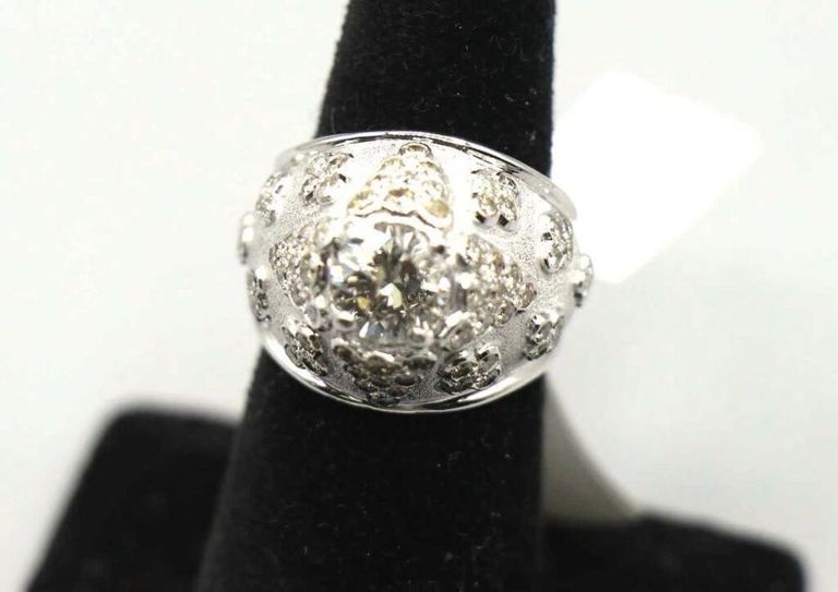 18k white gold diamond ring