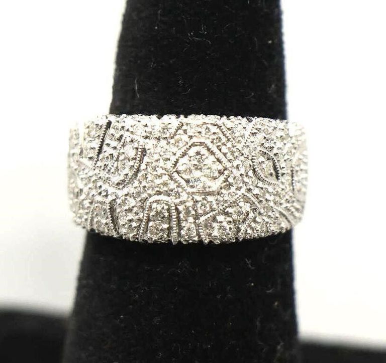 18k white gold diamond ring