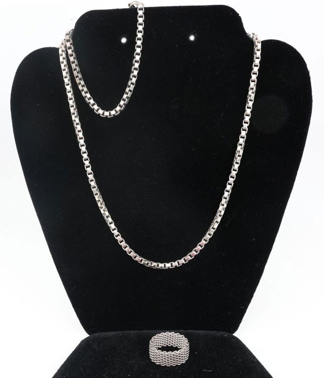 Necklace, bracelet and ring collection
