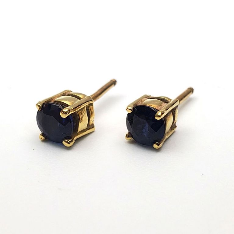 18k gold sapphire stud earrings