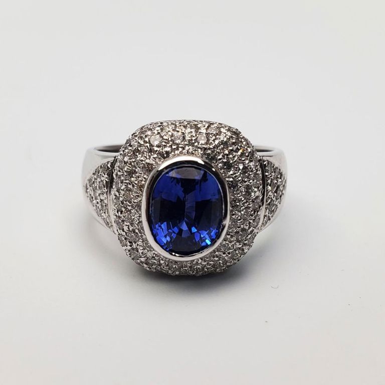 18k white gold sapphire and diamond ring