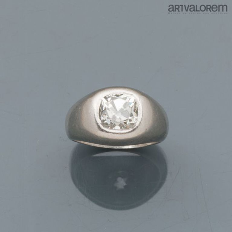 Platinum diamond signet ring