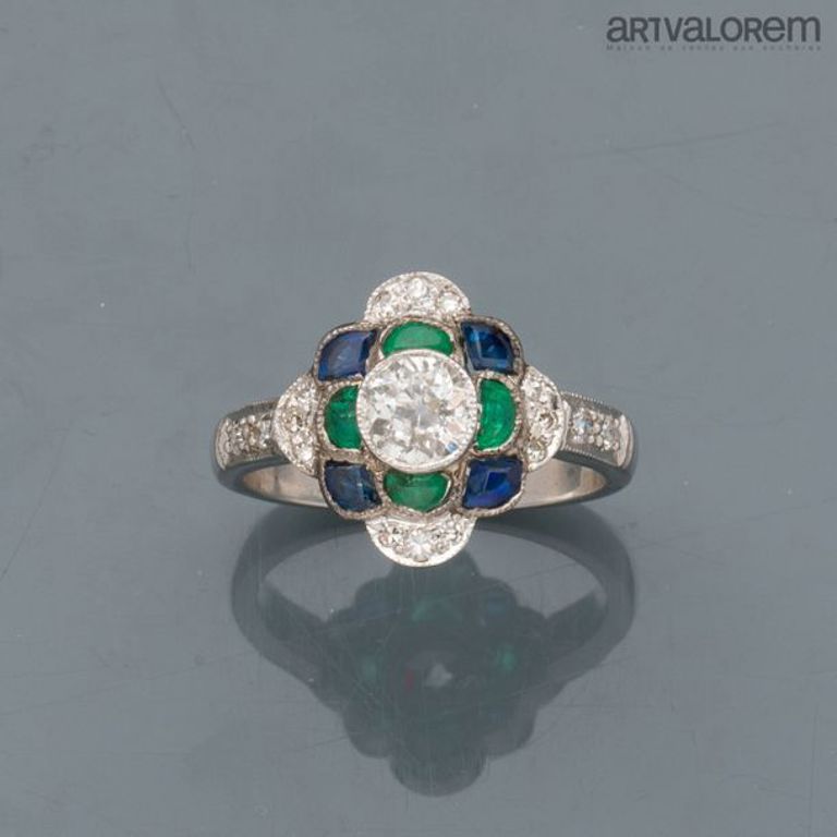 18k white gold diamond ring