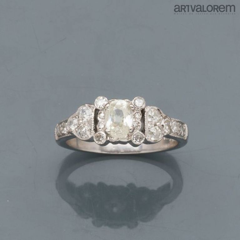 18k white gold diamond cluster ring