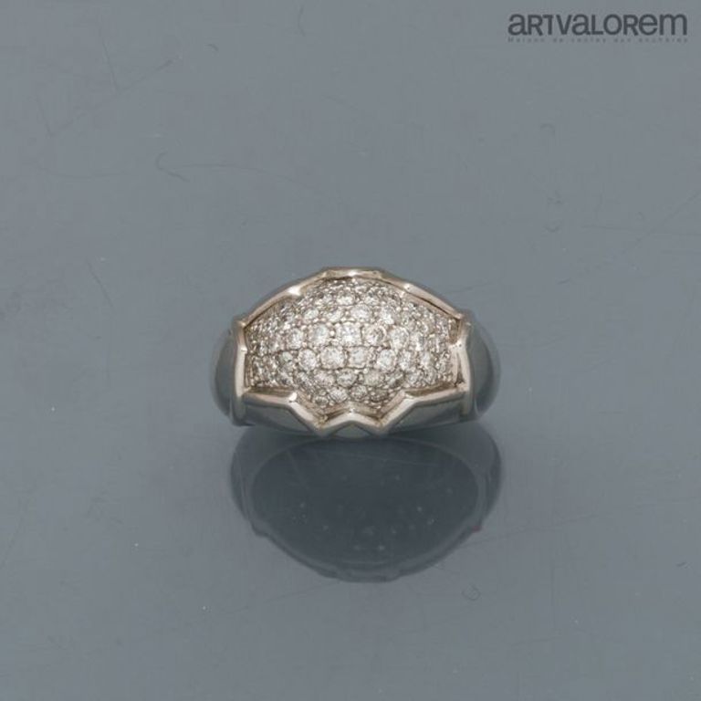 18k white gold diamond dome ring