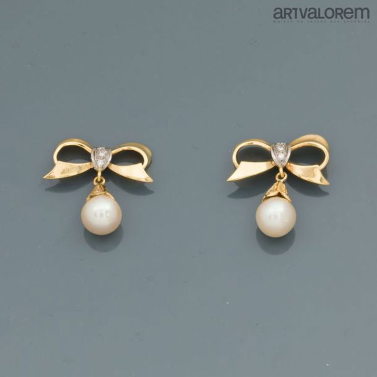 18k gold diamond and pearl knot earrings