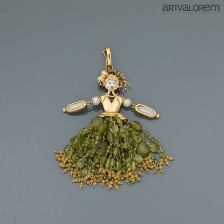 18k gold doll pendant