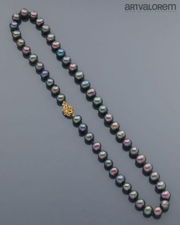 Black Tahitian pearl necklace