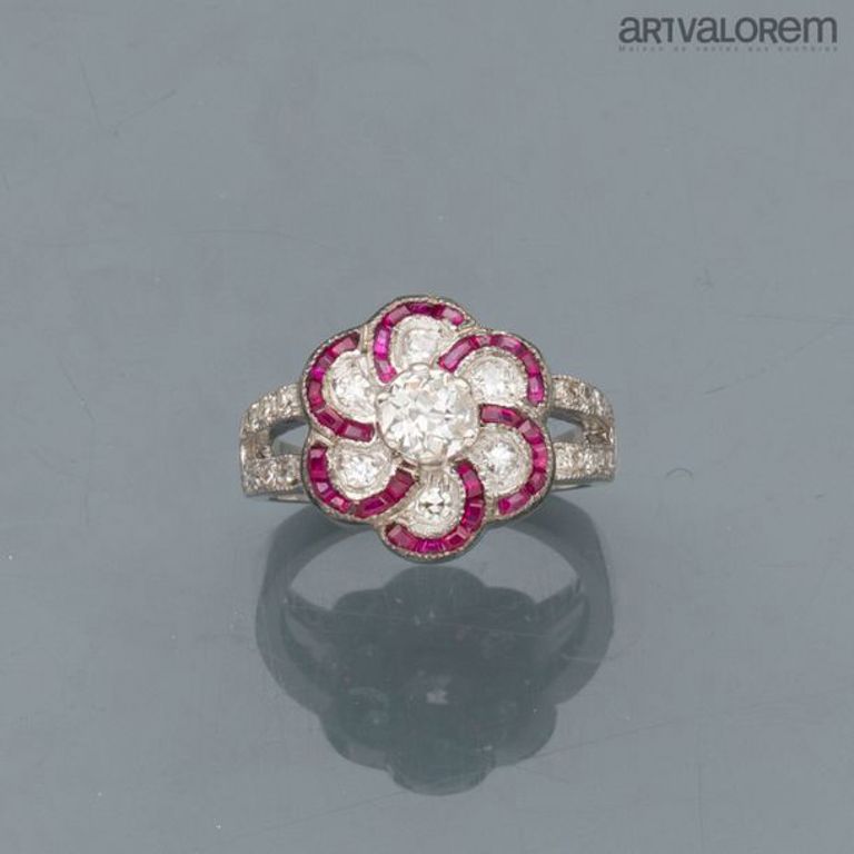 18k white gold diamond and ruby flower ring