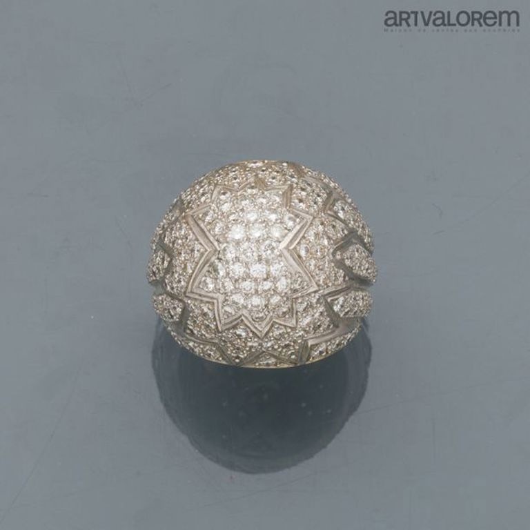 18k white gold diamond cocktail ring