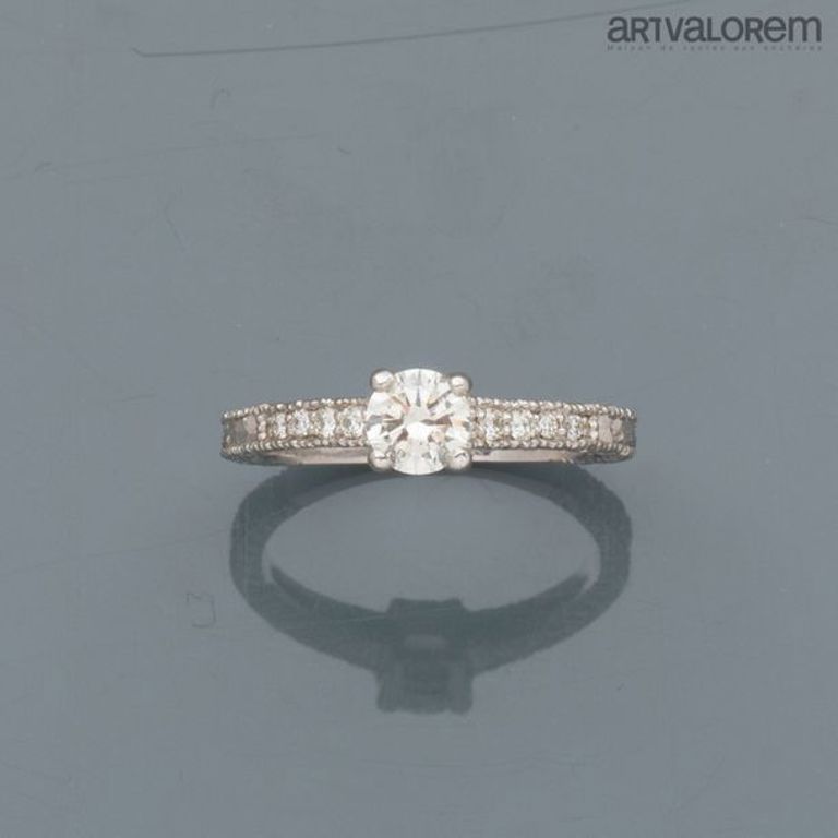 18k white gold diamond ring
