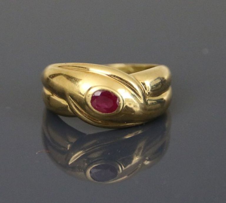 18k gold ruby ring