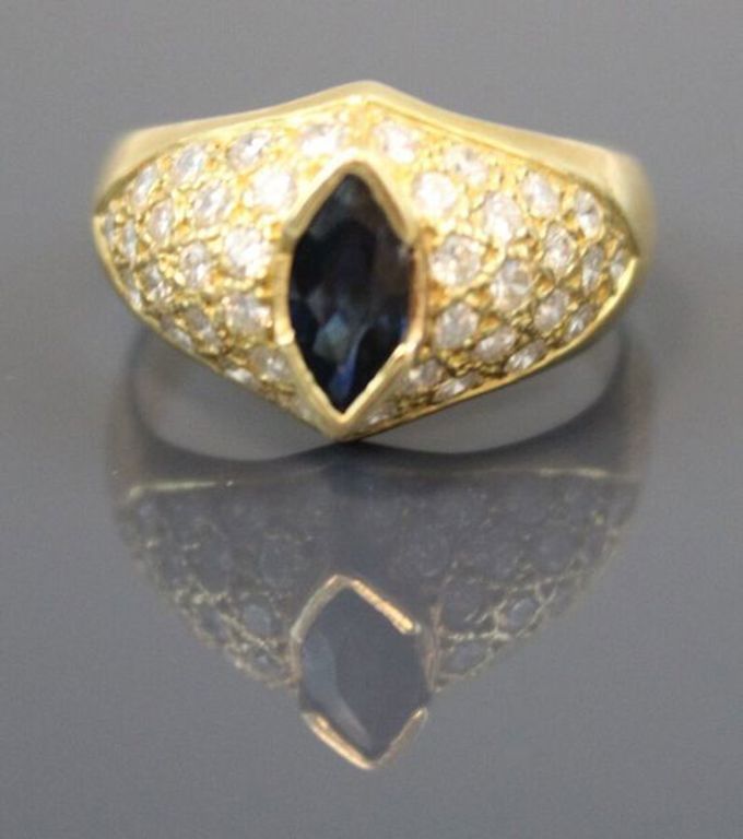 18k gold sapphire and diamond ring