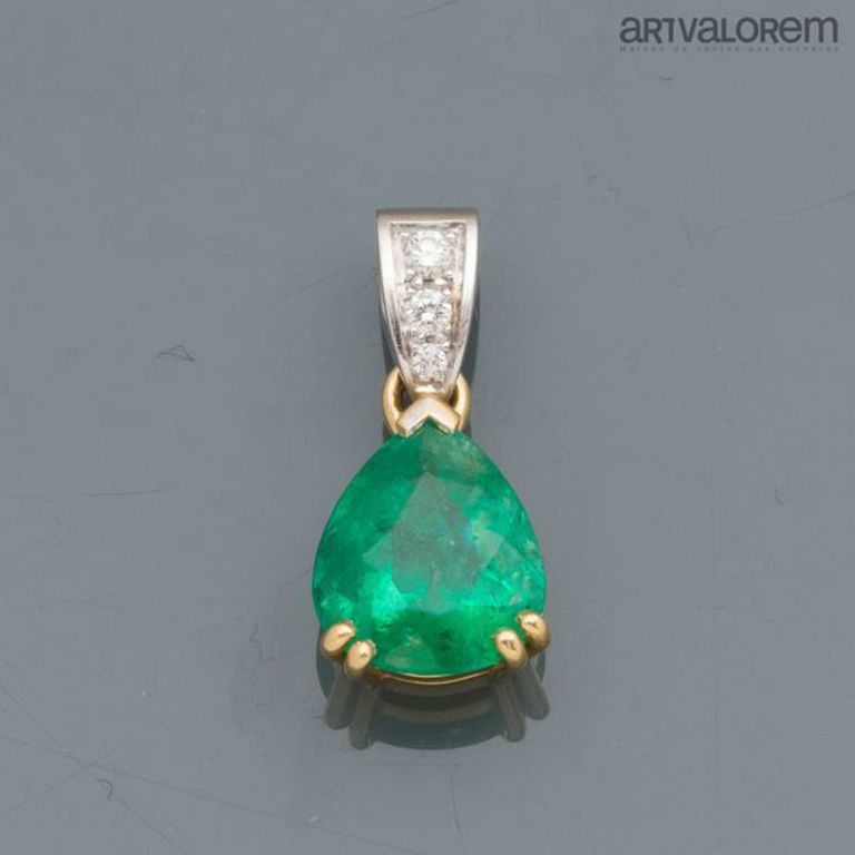 18k gold emerald and diamond pendant
