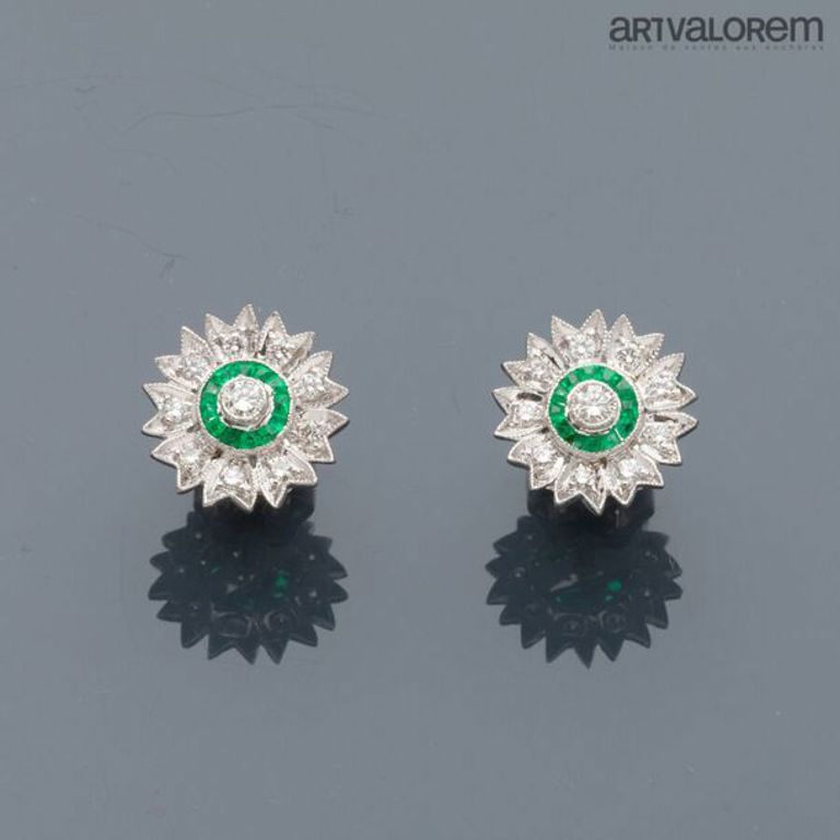 18k white gold emerald and diamond earrings