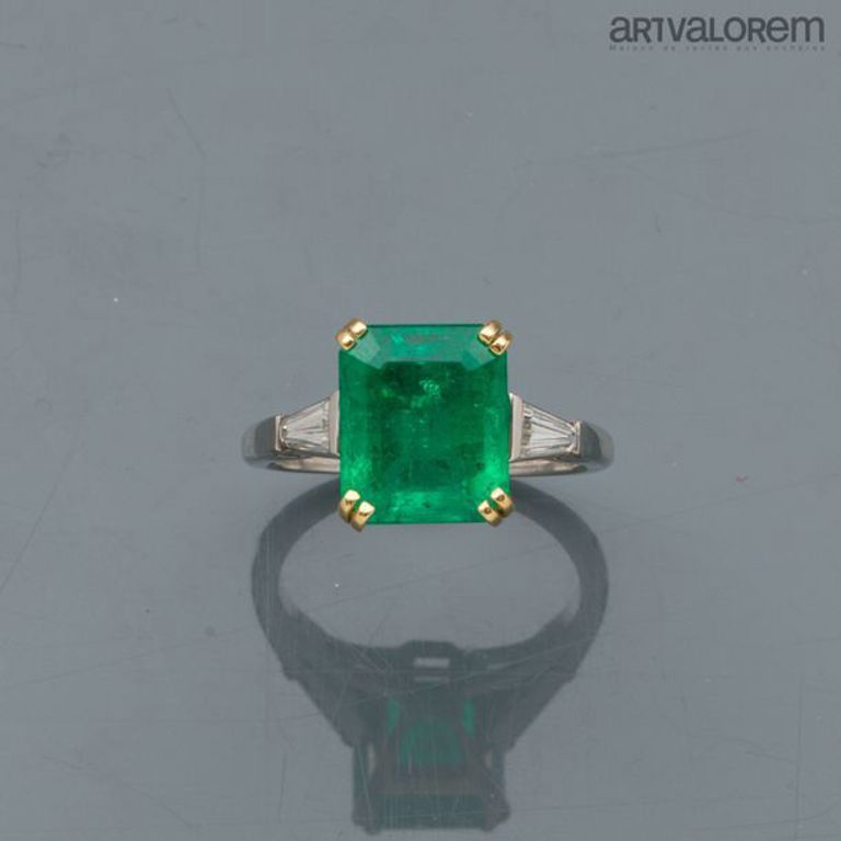 18k gold emerald and diamond ring