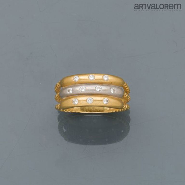 18k gold three-band diamond ring