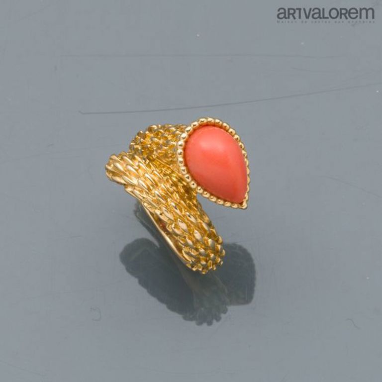 18k gold coral serpent ring