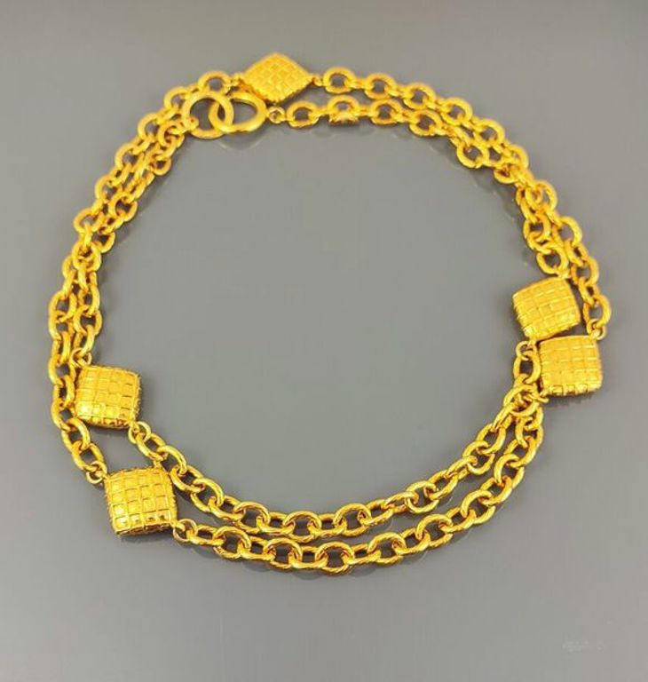 Gilded metal quilted rhombus necklace