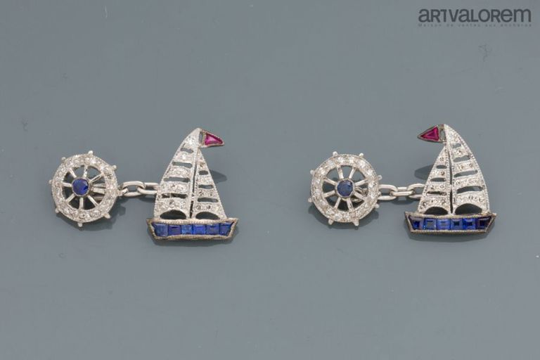 18k white gold cufflinks with diamonds