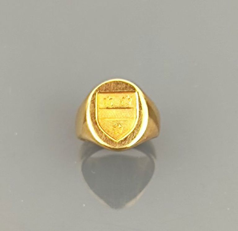 18k yellow gold signet ring