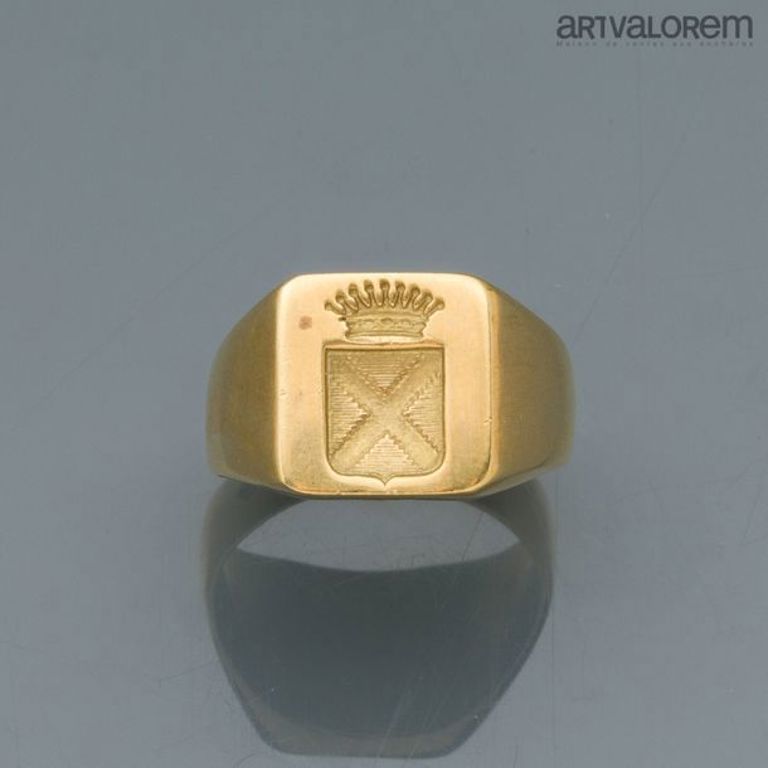 18k yellow gold signet ring