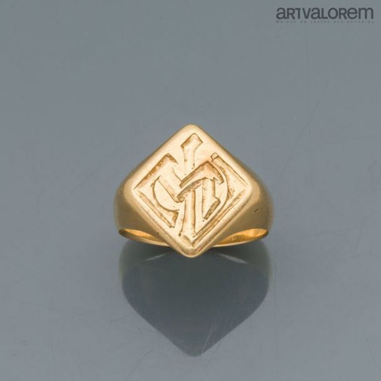 18k yellow gold signet ring