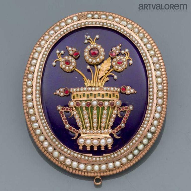 14k rose gold medallion