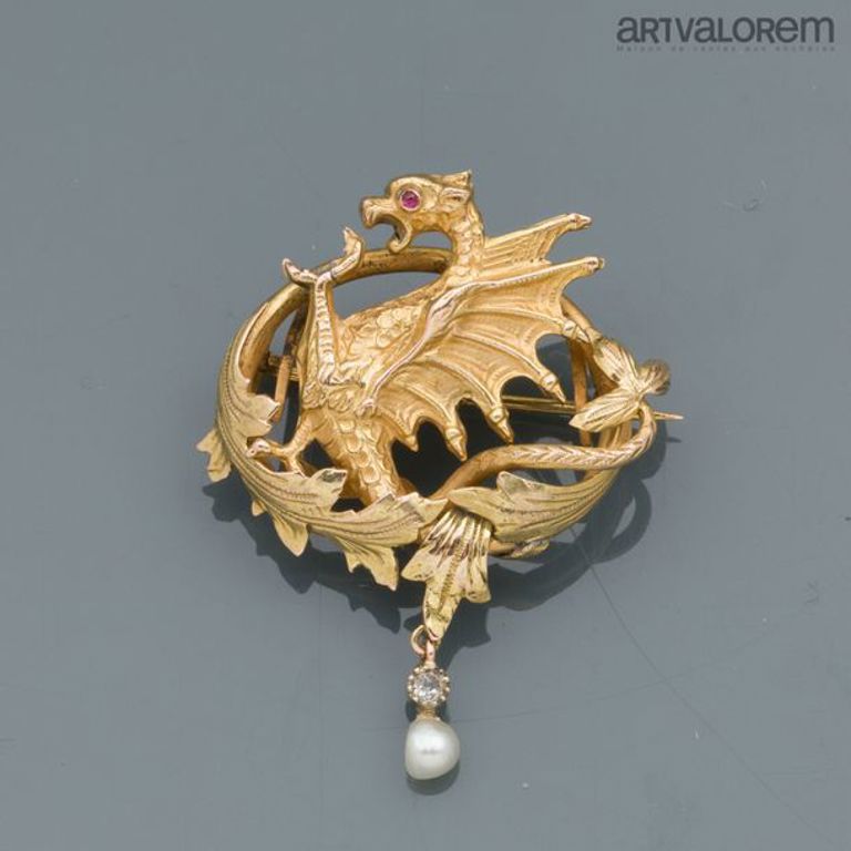 18k yellow gold brooch
