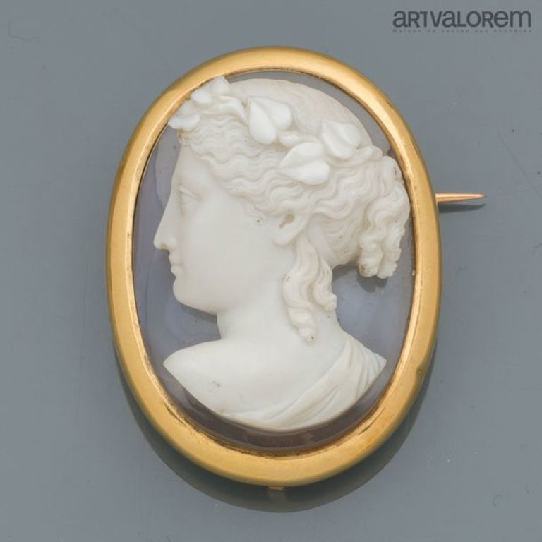 18k yellow gold brooch