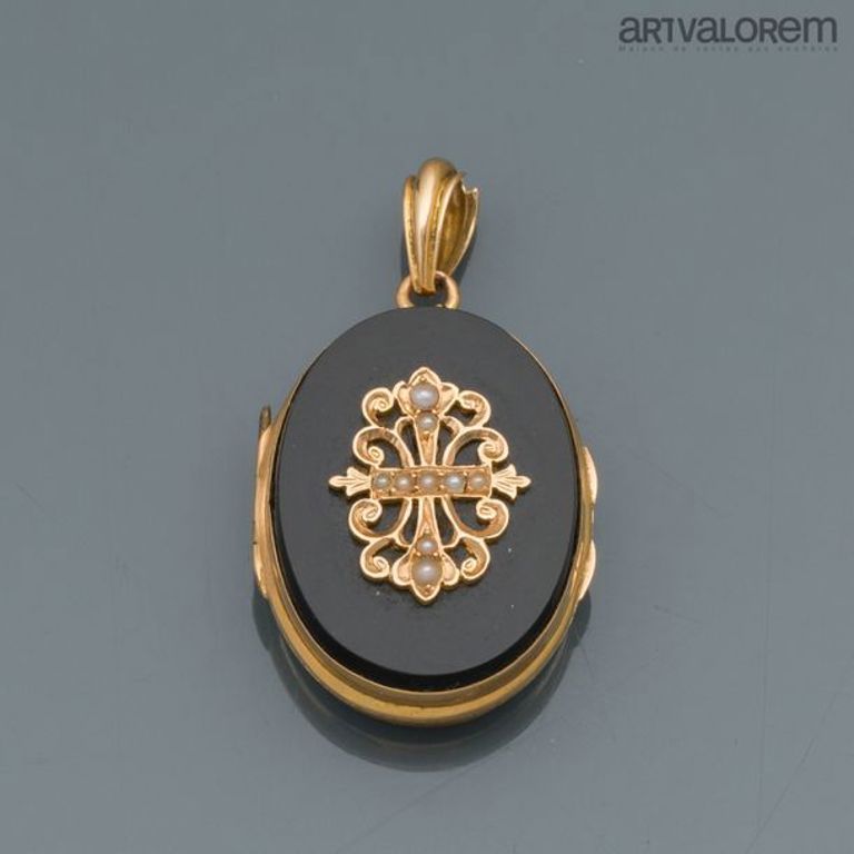 18k yellow gold pendant