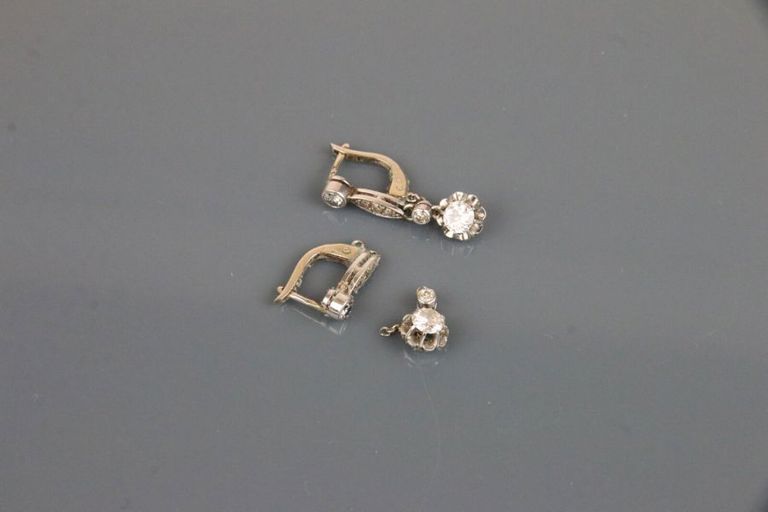 18k white gold diamond drop earrings