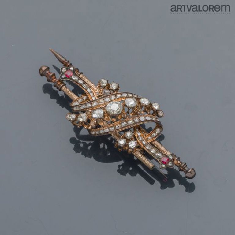 9k gold diamond brooch
