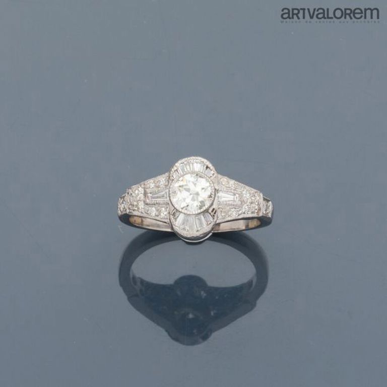 18k white gold Art Deco diamond ring