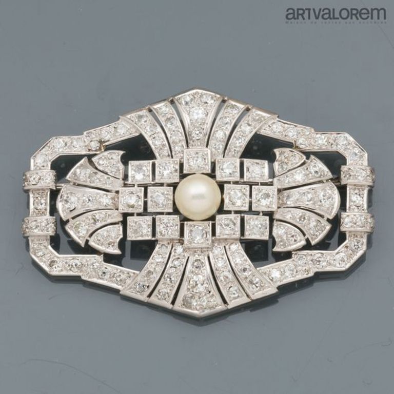 Platinum pearl diamond brooch