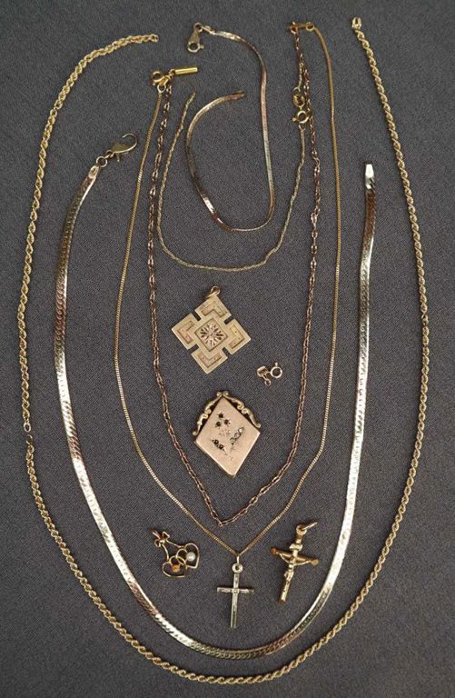 9k yellow gold necklace and pendants set