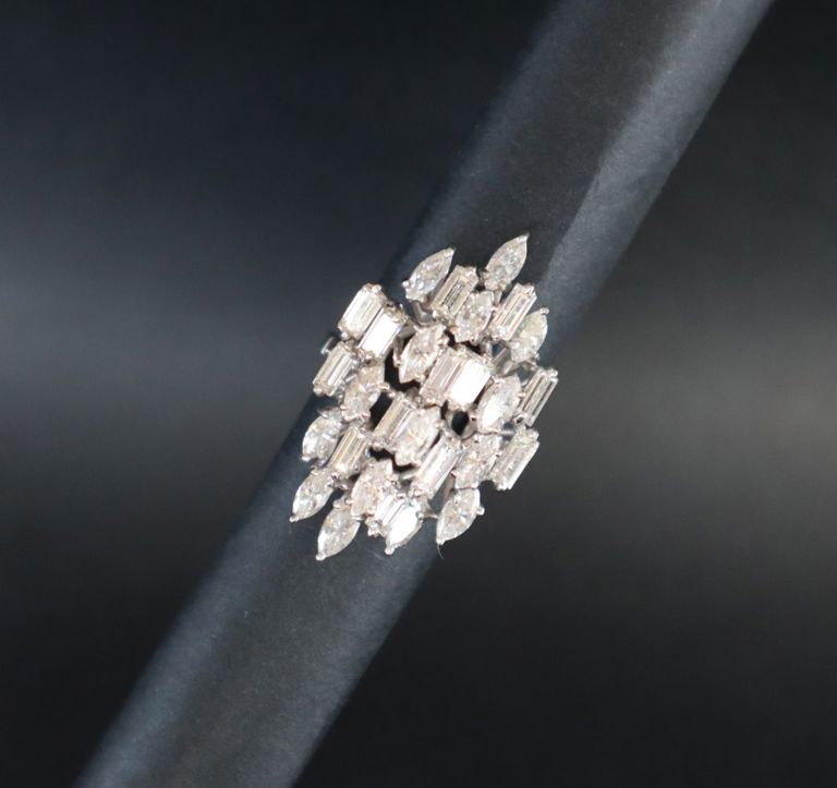 18k white gold diamond cluster ring