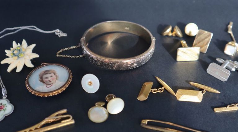 9k gold cufflinks and pendant set