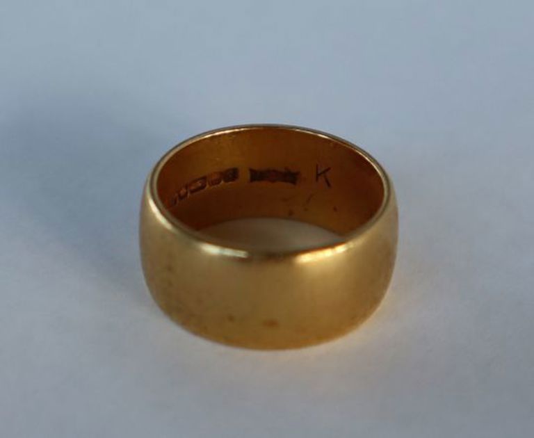 22k yellow gold wedding band