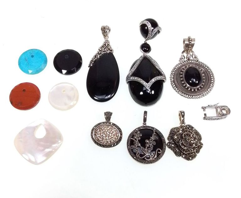 Sterling silver mineral pendant set