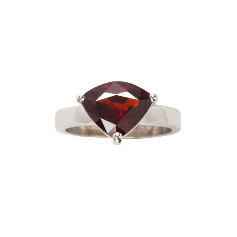 18k white gold garnet ring