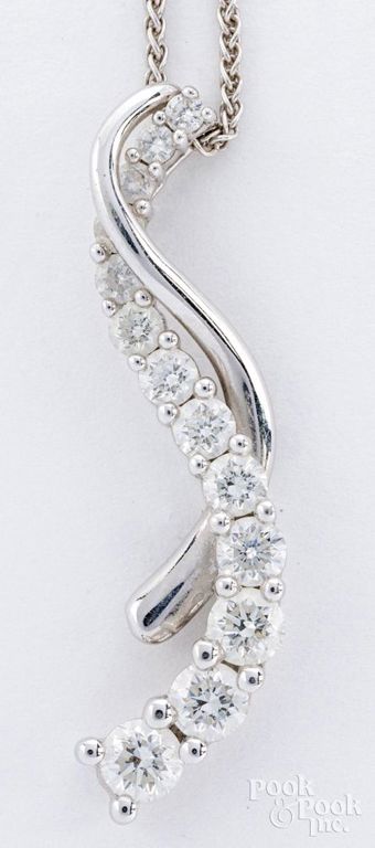 18k white gold necklace with diamond pendant