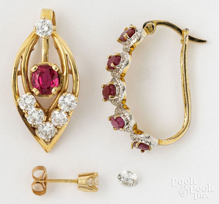 14k yellow gold pendant with earrings and loose diamond