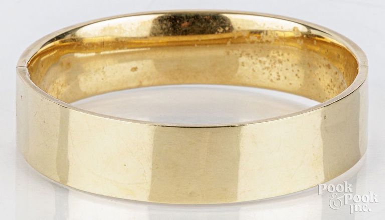14k yellow gold bangle bracelet