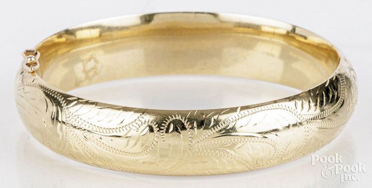 14k yellow gold bangle bracelet