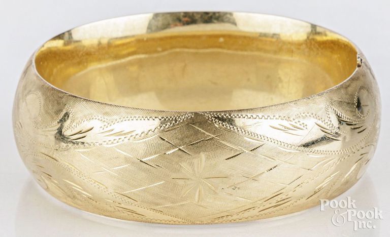 14k yellow gold bangle bracelet